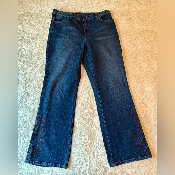 Ralph Lauren Denim - Ralph Lauren Elegant Dark Blue Flare Jeans with embroidered legs. size 14